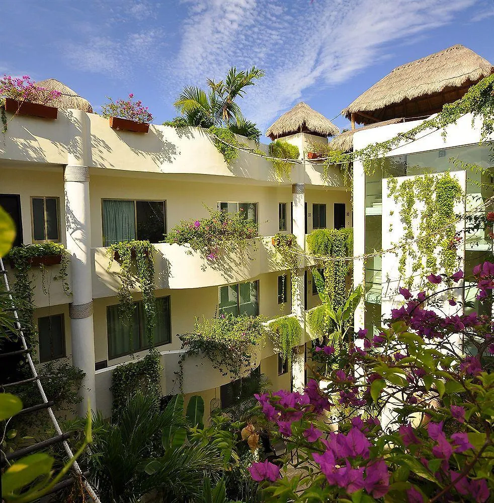 Encanto Riviera Condo Hotel Playa del Carmen